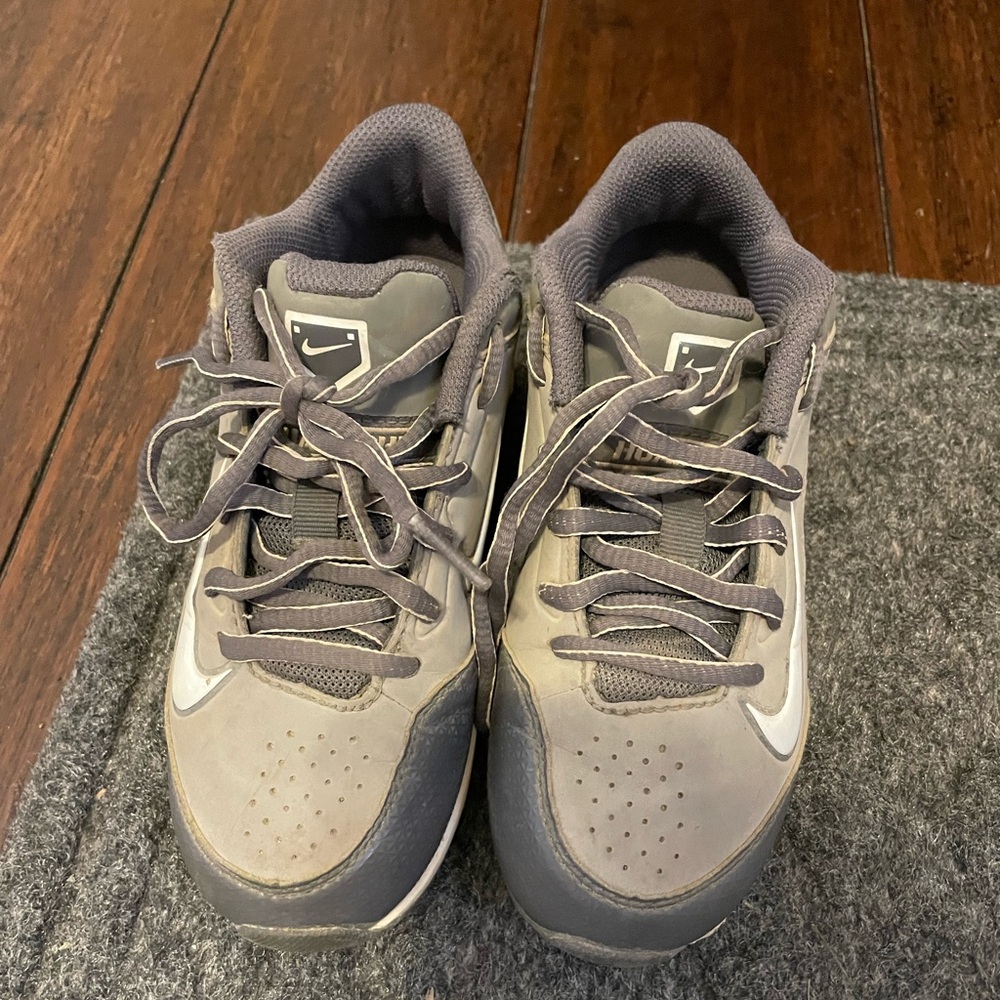 Used Nike unisex cleats, great condition!